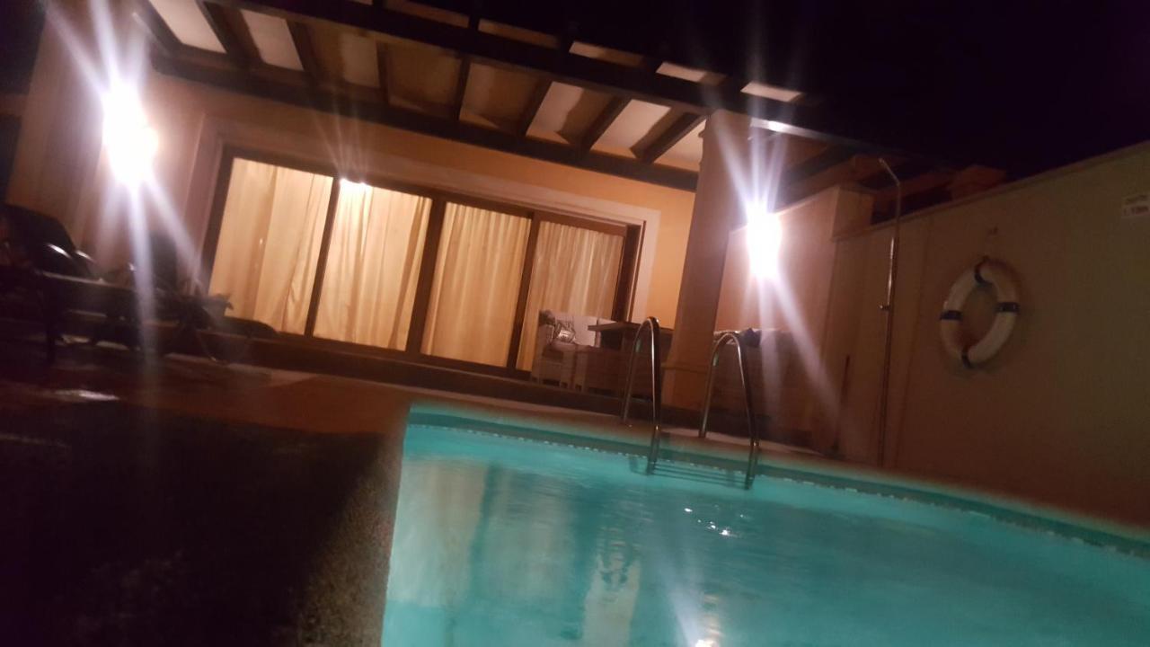 Beautiful, Spacious Villa, Heated Pool, Sleeps Eight, With Quality Furnishings Caleta De Fuste Eksteriør billede