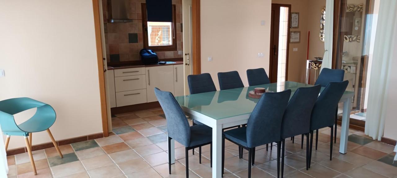 Beautiful, Spacious Villa, Heated Pool, Sleeps Eight, With Quality Furnishings Caleta De Fuste Eksteriør billede