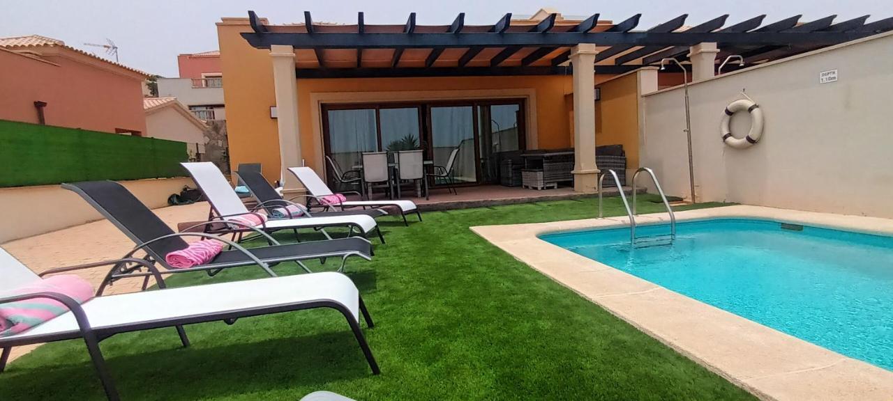 Beautiful, Spacious Villa, Heated Pool, Sleeps Eight, With Quality Furnishings Caleta De Fuste Eksteriør billede